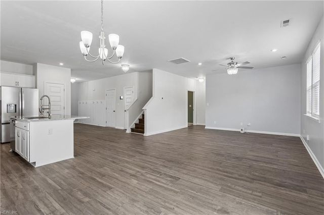 124 Meadows Landing LN, Suffolk, VA 23434