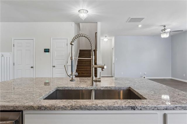 124 Meadows Landing LN, Suffolk, VA 23434