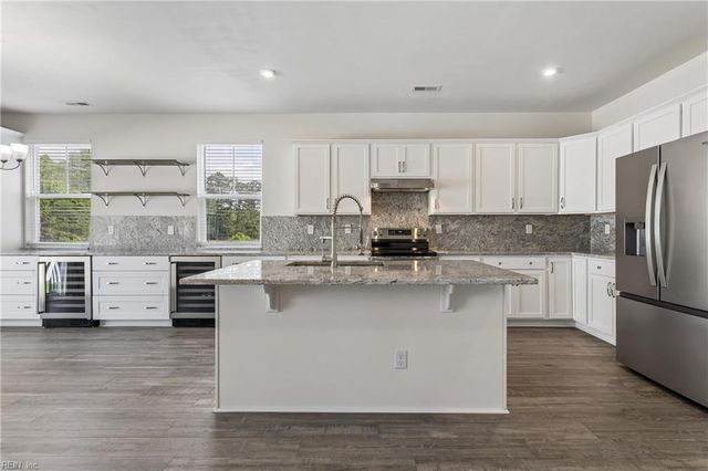 124 Meadows Landing LN, Suffolk, VA 23434