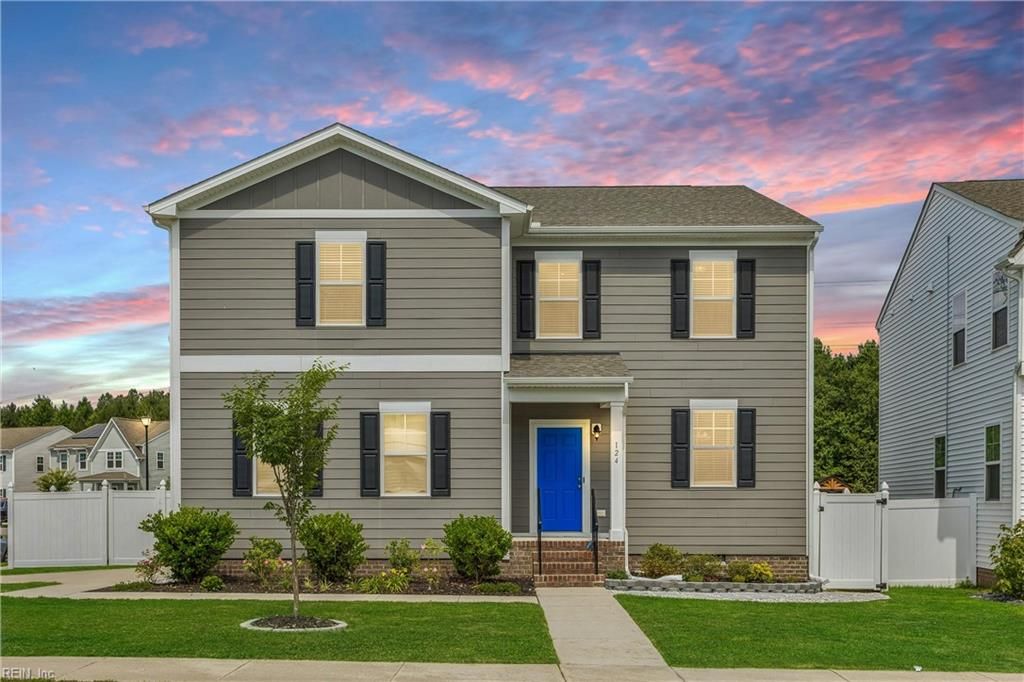 124 Meadows Landing LN, Suffolk, VA 23434