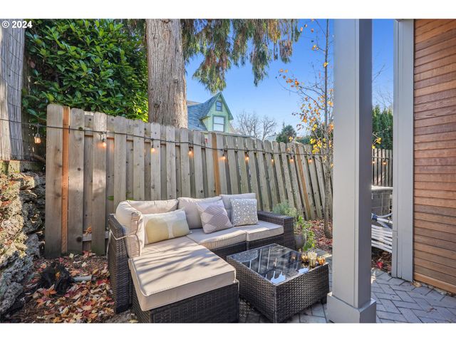 7926 Se 6TH Ave, Portland, OR 97202