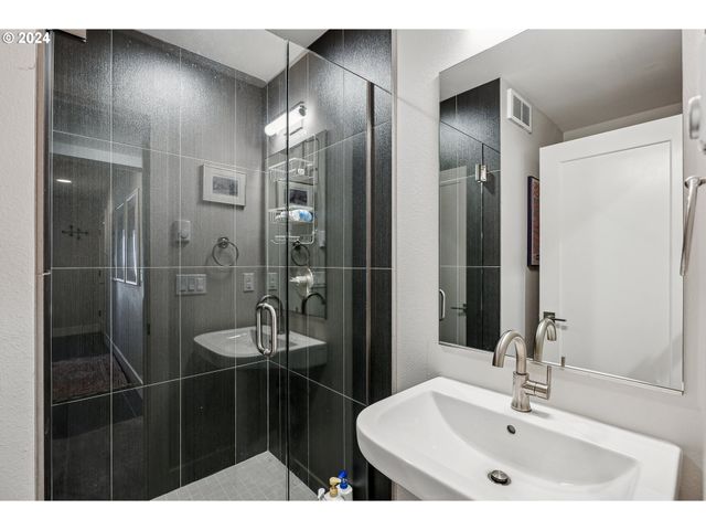 7926 Se 6TH Ave, Portland, OR 97202