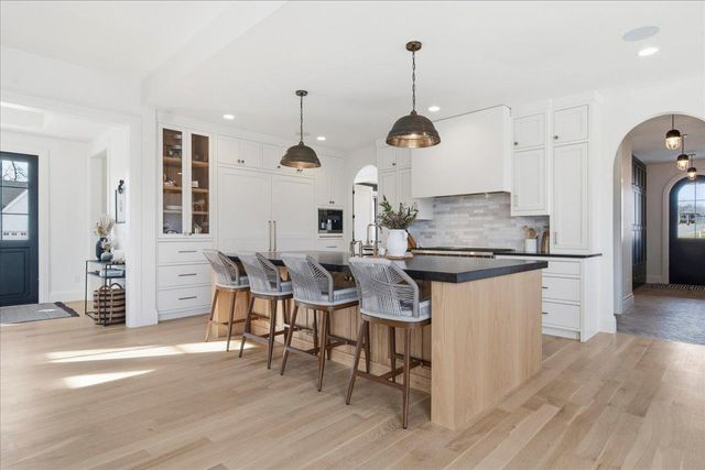 15540 52nd Place N, Plymouth, MN 55446