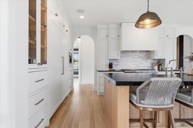 15540 52nd Place N, Plymouth, MN 55446