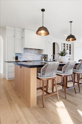 15540 52nd Place N, Plymouth, MN 55446