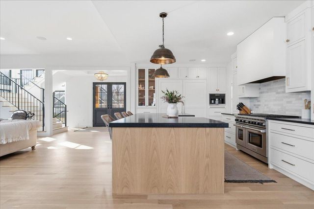 15540 52nd Place N, Plymouth, MN 55446