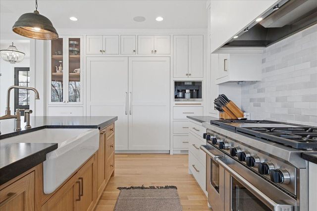 15540 52nd Place N, Plymouth, MN 55446