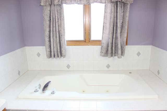 13537 Latrobe Avenue 7, Crestwood, IL 60418