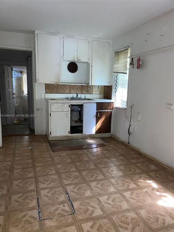 43 NW 58th St, Miami, FL 33127