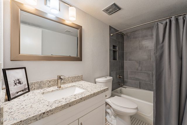 7640 E MINNEZONA Avenue, Scottsdale, AZ 85251