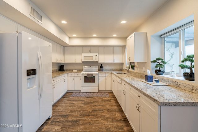 7640 E MINNEZONA Avenue, Scottsdale, AZ 85251