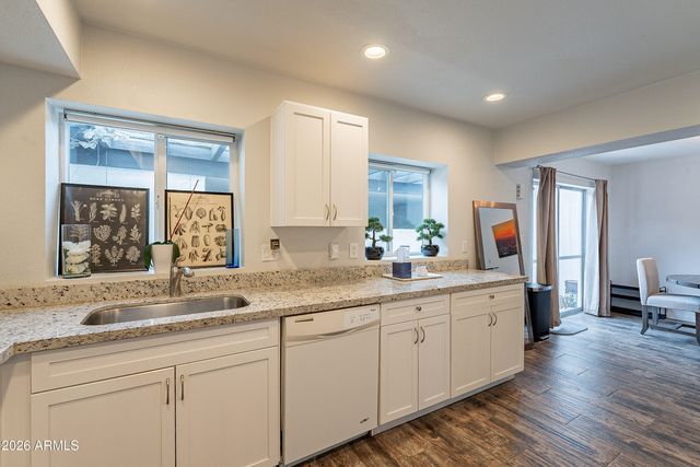 7640 E MINNEZONA Avenue, Scottsdale, AZ 85251