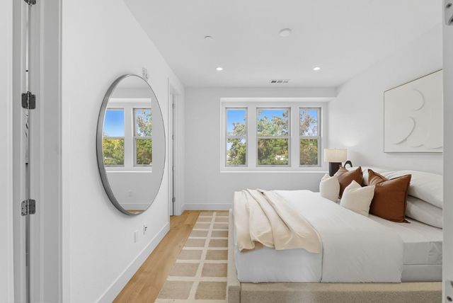 1387 W Middlefield Road, Mountain View, CA 94043