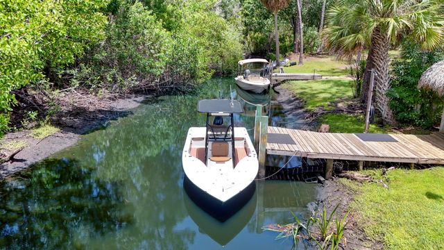 1824 SE Hideaway Cir, Port St Lucie, FL 34952