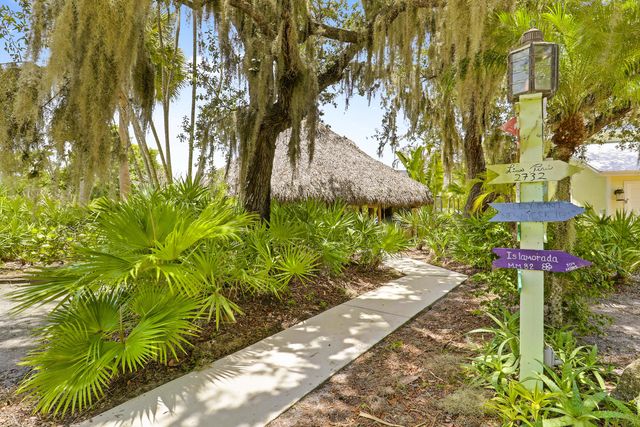 1824 SE Hideaway Cir, Port St Lucie, FL 34952