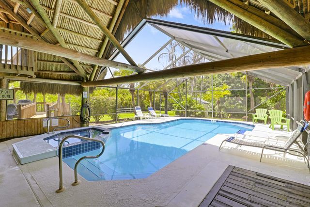 1824 SE Hideaway Cir, Port St Lucie, FL 34952