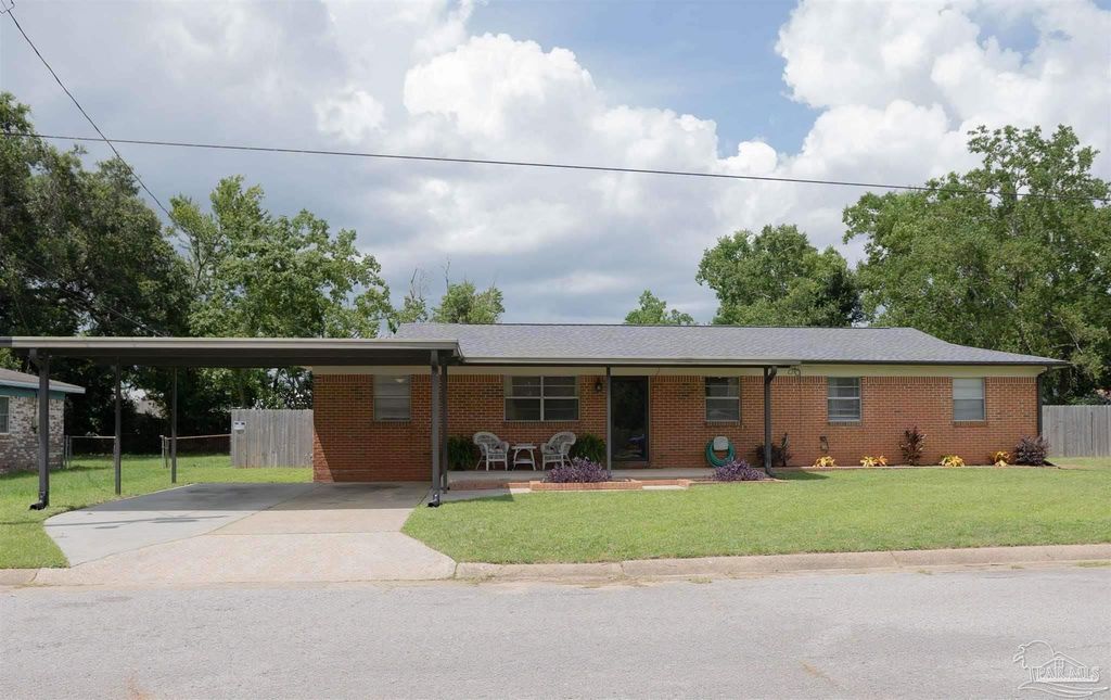 7170 Peninsula Dr, Pensacola, FL 32526