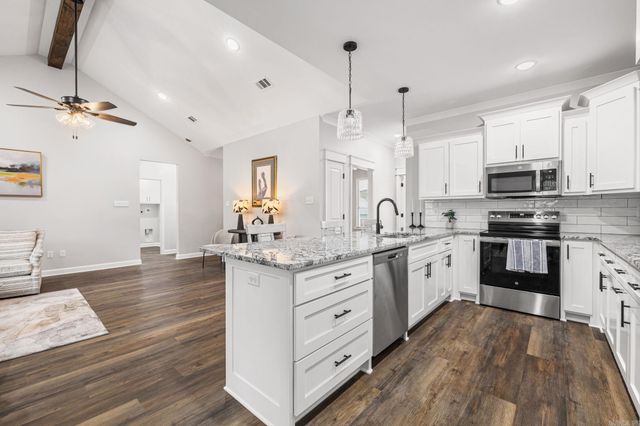 911 W Dell Vista Cove, Cabot, AR 72023