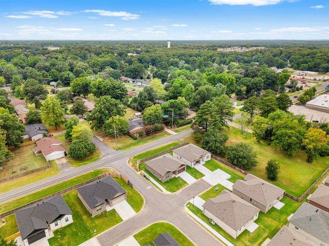 911 W Dell Vista Cove, Cabot, AR 72023