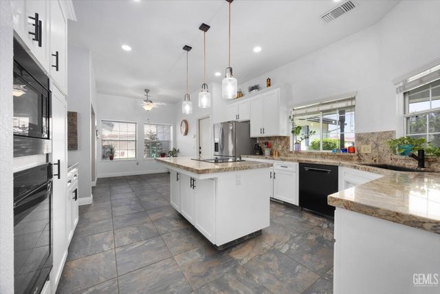 14508 Harvest Crest Avenue, Bakersfield, CA 93314