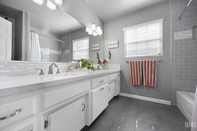 14508 Harvest Crest Avenue, Bakersfield, CA 93314