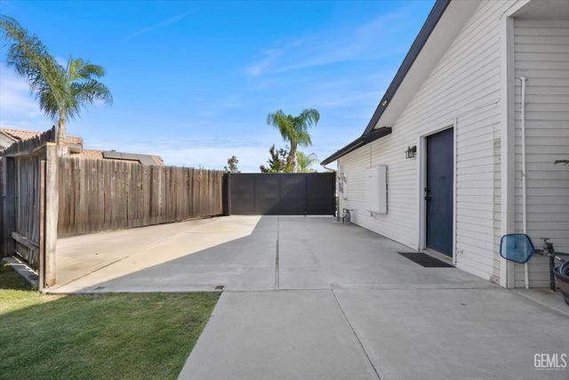 14508 Harvest Crest Avenue, Bakersfield, CA 93314