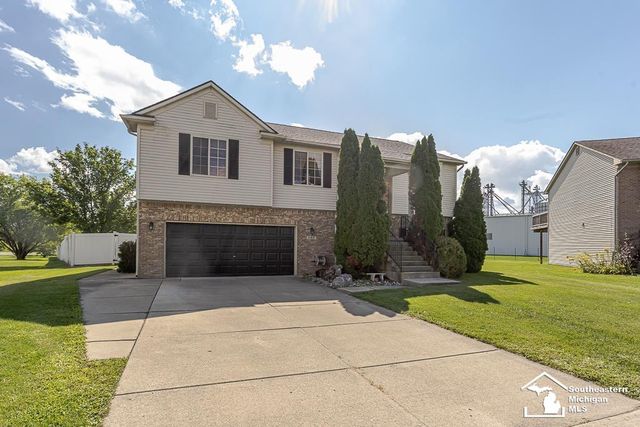 155 Caribou Run Road, Dundee, MI 48131