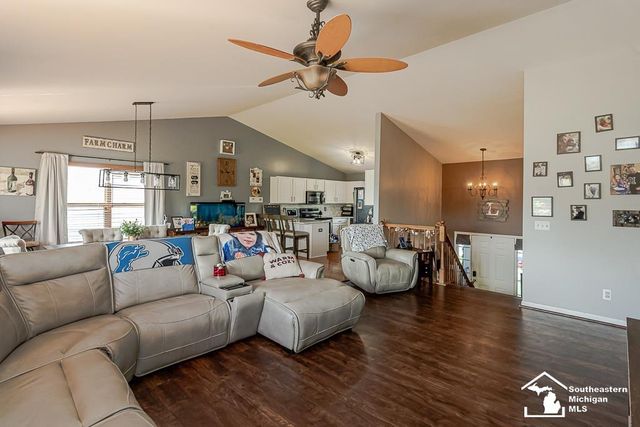 155 Caribou Run Road, Dundee, MI 48131