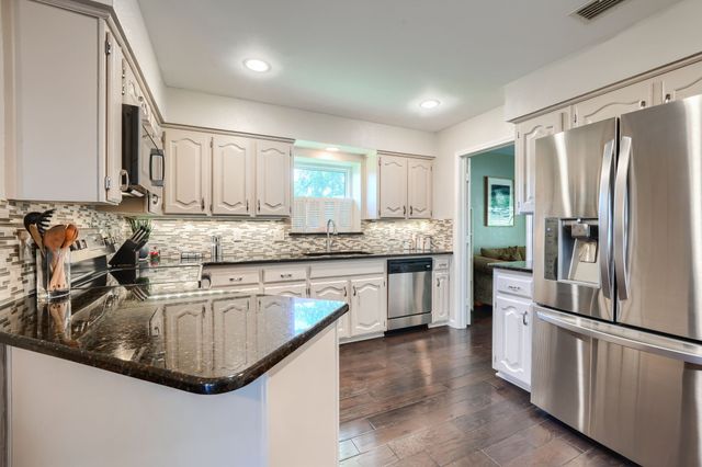106 Waits Circle, Garland, TX 75043
