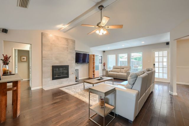 106 Waits Circle, Garland, TX 75043
