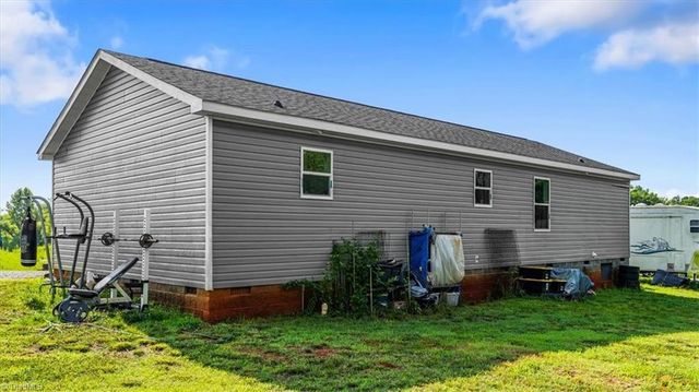 243 Blue Rose Lane, Lexington, NC 27295