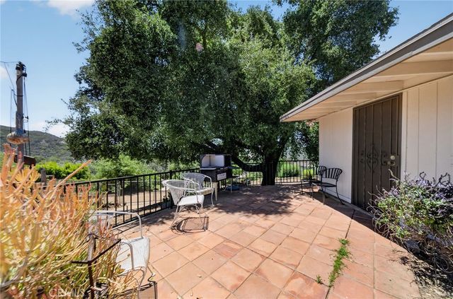 17535 Bear Valley Lane, Escondido, CA 92027