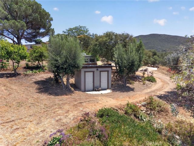 17535 Bear Valley Lane, Escondido, CA 92027