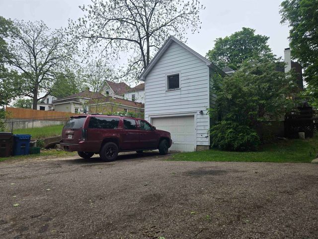 415 E Harris Street, Cadillac, MI 49601