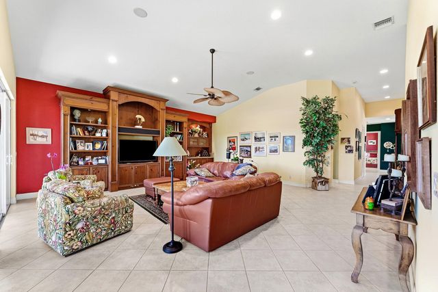 112 Palm Point Circle D, Palm Beach Gardens, FL 33418