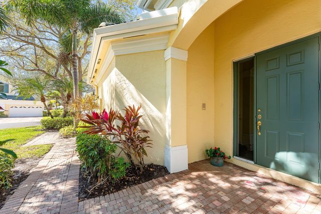 112 Palm Point Circle D, Palm Beach Gardens, FL 33418
