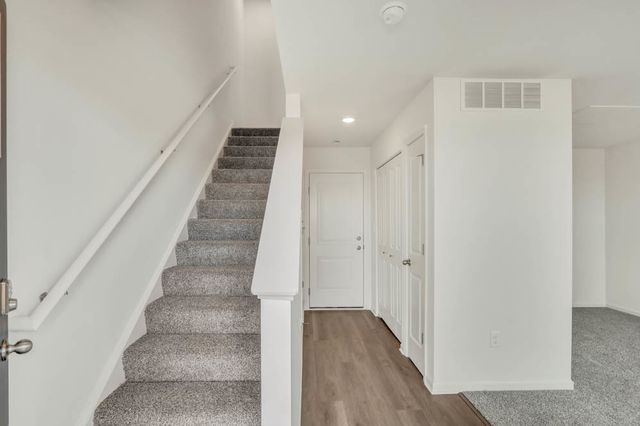 431 lakeshore Court, St. Charles, IL 60174