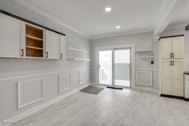 231 E Dresden Avenue, Akron, OH 44301