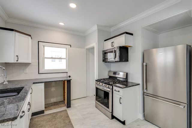 231 E Dresden Avenue, Akron, OH 44301