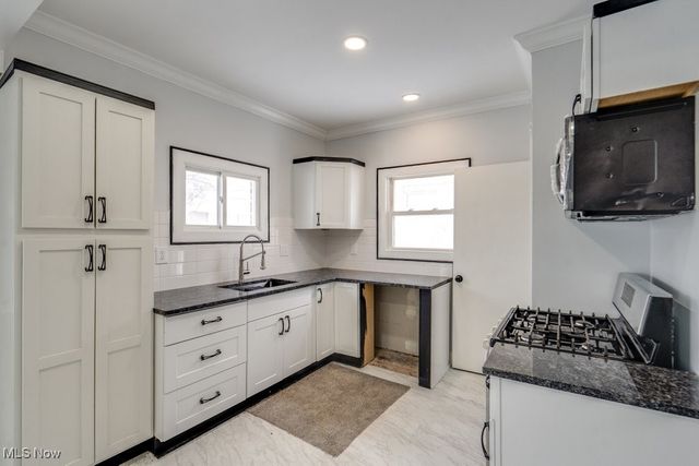 231 E Dresden Avenue, Akron, OH 44301