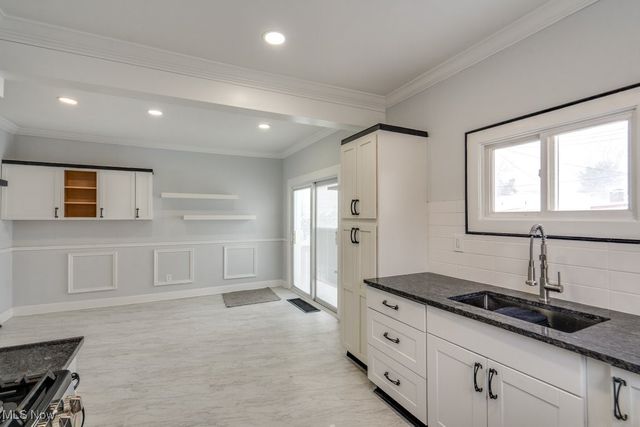 231 E Dresden Avenue, Akron, OH 44301