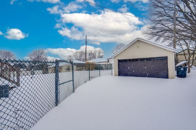 231 E Dresden Avenue, Akron, OH 44301