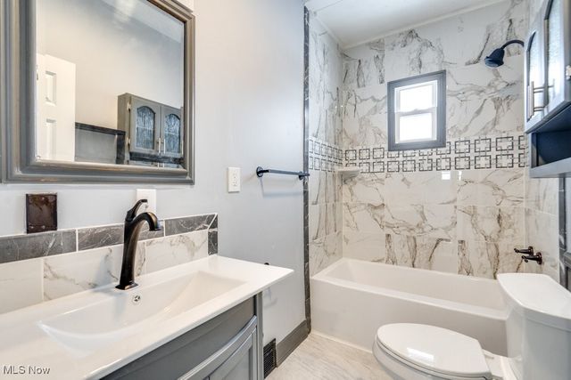 231 E Dresden Avenue, Akron, OH 44301