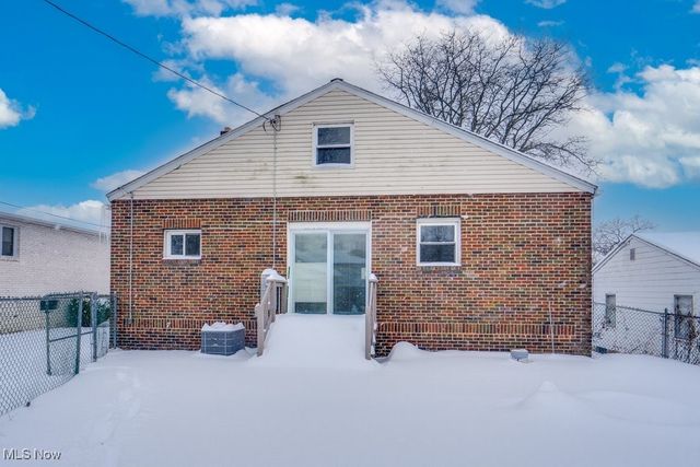 231 E Dresden Avenue, Akron, OH 44301