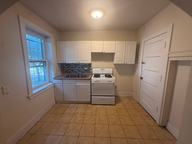 6348 13th Street A02, Berwyn, IL 60402