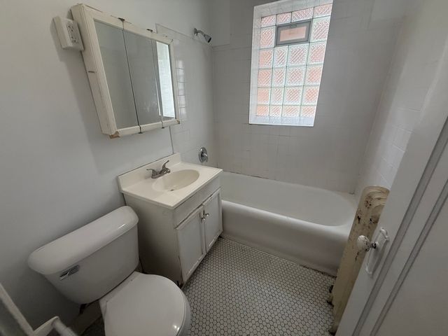 6348 13th Street A02, Berwyn, IL 60402