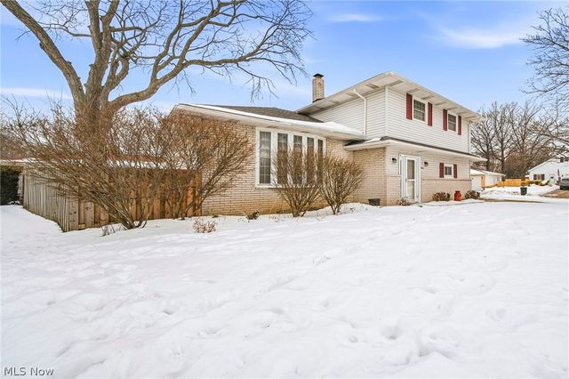 30302 Overlook Drive, Wickliffe, OH 44092