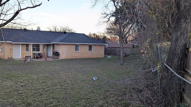 210 Sixpence Lane, Euless, TX 76039