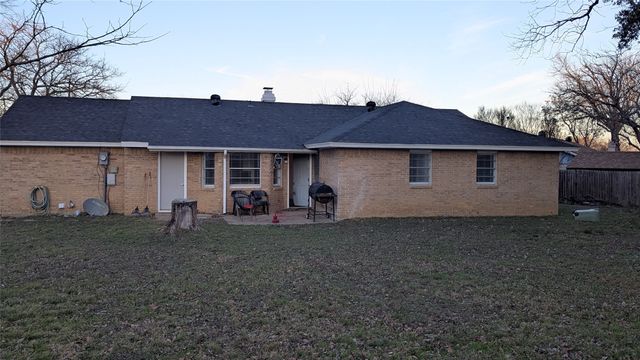 210 Sixpence Lane, Euless, TX 76039