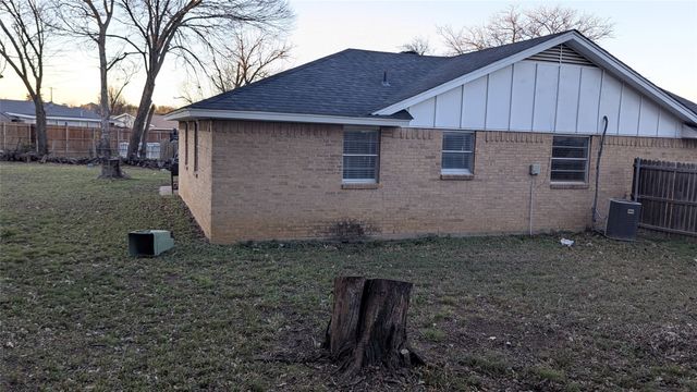 210 Sixpence Lane, Euless, TX 76039